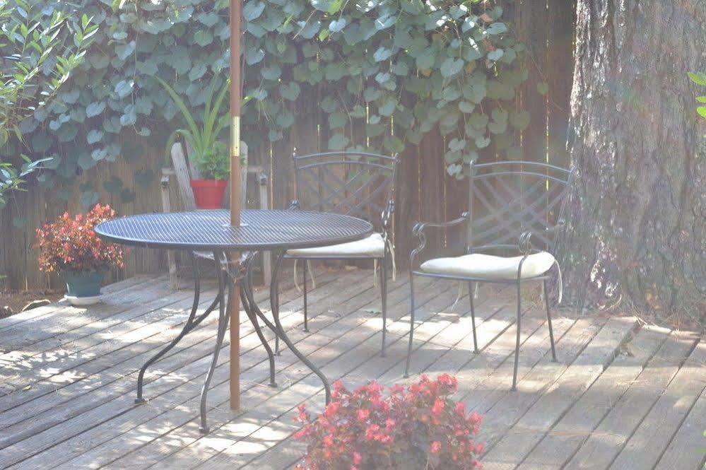 Backyard Garden Oasis Bed & Breakfast Middletown Luaran gambar